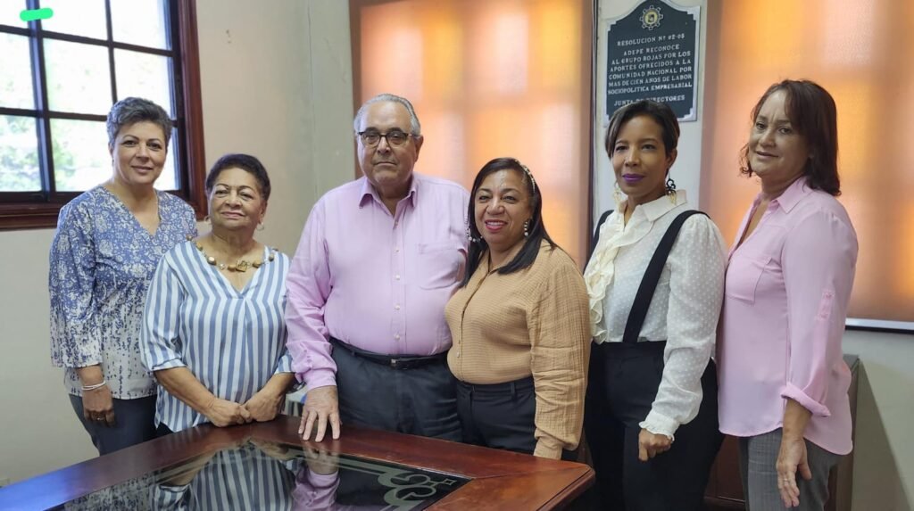 Cecilia Hiciano, Dorca Barcacel, Rafael García, Rosa Anllela Rivas, Milka Hernández y Rita Pantaleon.